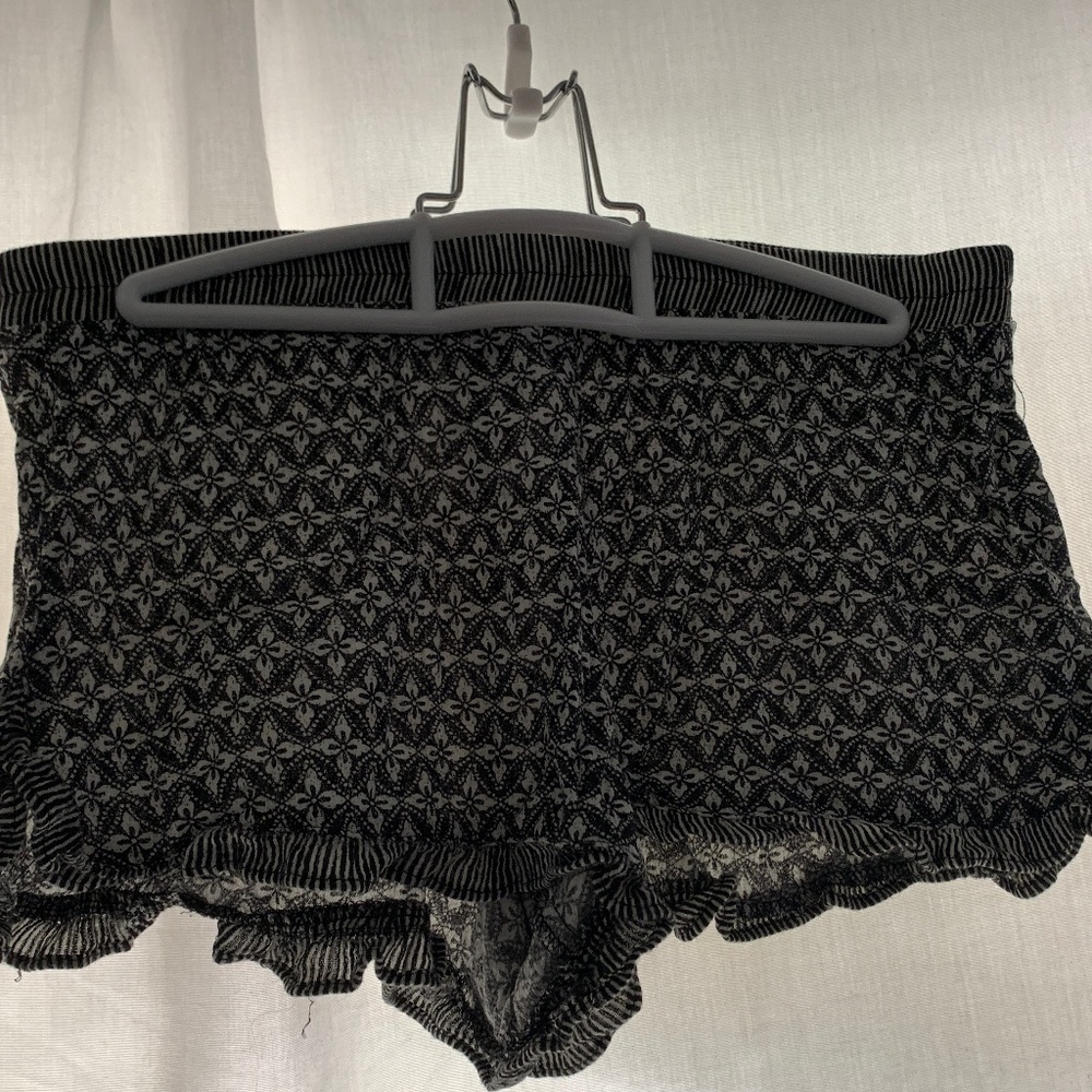 Geometric patterned shorts